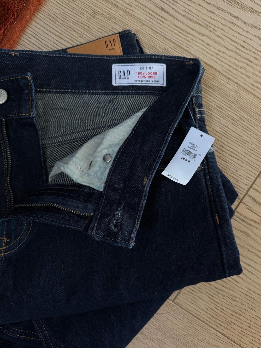 NWT GAP Hailey 90s Loose Low Rise size 28 6R